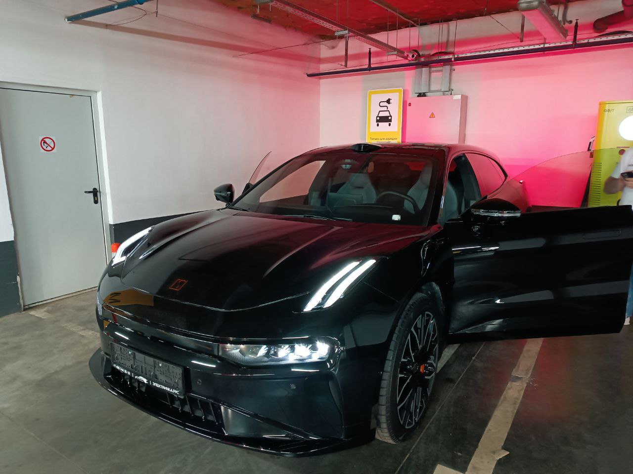Zeekr 001